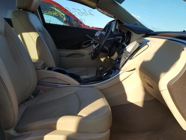 1G4GJ5E39CF152500 - 2012 BUICK LACROSSE T WHITE photo 5