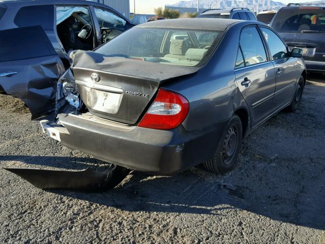 JTDBE32K320081511 - 2002 TOYOTA CAMRY LE GRAY photo 4