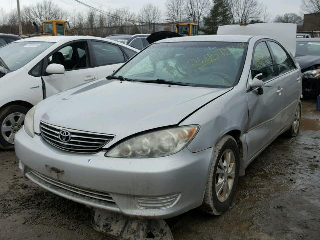 4T1BF32K55U104616 - 2005 TOYOTA CAMRY LE SILVER photo 2