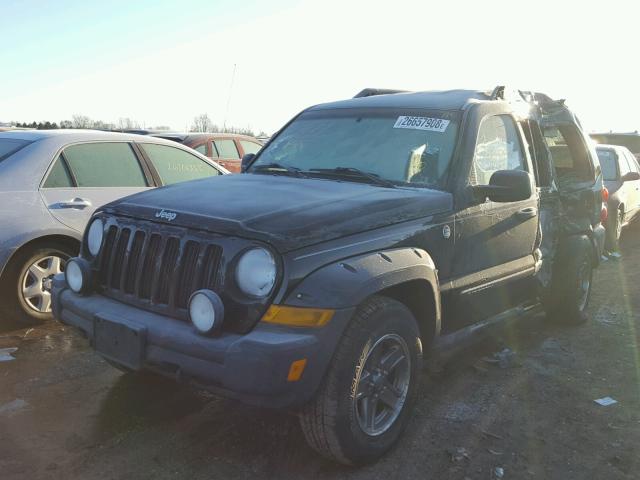 1J4GL38K45W726763 - 2005 JEEP LIBERTY RE BLACK photo 2