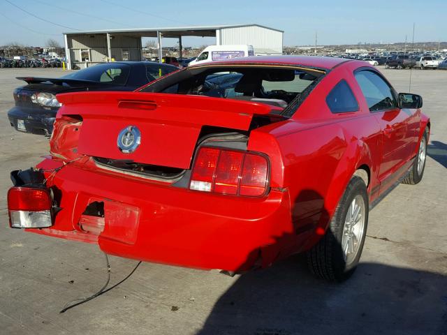 1ZVFT80N575291455 - 2007 FORD MUSTANG RED photo 4