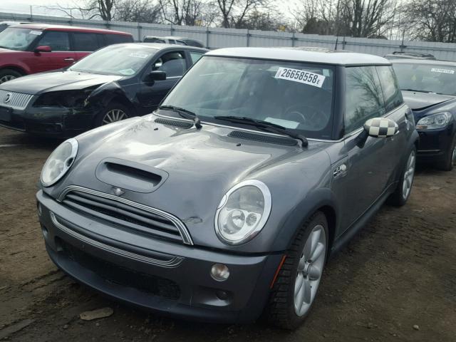 WMWRE33404TD87159 - 2004 MINI COOPER S GRAY photo 2