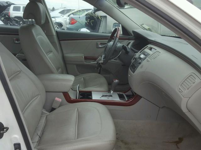 KMHFC46F86A098679 - 2006 HYUNDAI AZERA SE WHITE photo 5