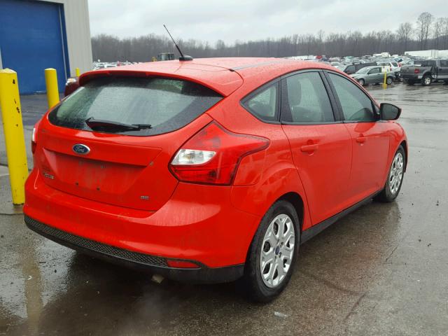 1FAHP3K2XCL230586 - 2012 FORD FOCUS SE RED photo 4