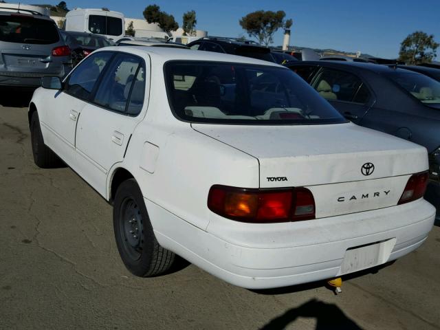 4T1BG12K6TU795413 - 1996 TOYOTA CAMRY DX WHITE photo 3