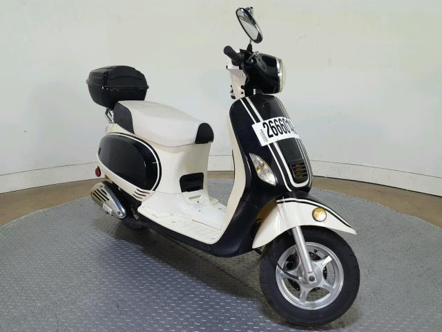 L9NTELCL9C1000097 - 2012 TAOT SCOOTER TWO TONE photo 2