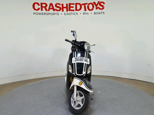 L9NTELCL9C1000097 - 2012 TAOT SCOOTER TWO TONE photo 3