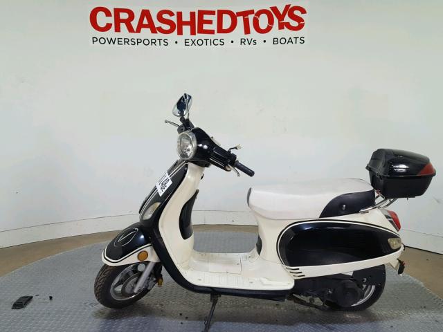 L9NTELCL9C1000097 - 2012 TAOT SCOOTER TWO TONE photo 5