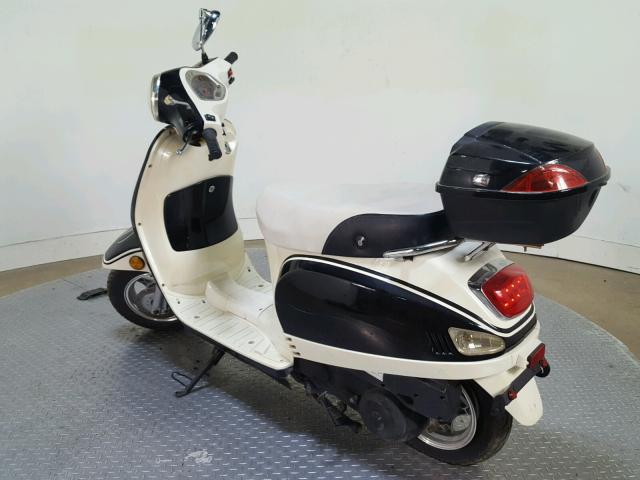 L9NTELCL9C1000097 - 2012 TAOT SCOOTER TWO TONE photo 6