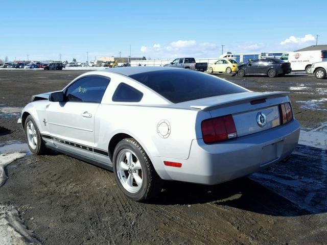 1ZVFT80N975279289 - 2007 FORD MUSTANG SILVER photo 3