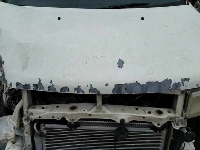 JTLKT324964041413 - 2006 SCION XB WHITE photo 7