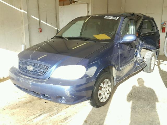 KNDUP131356651683 - 2005 KIA SEDONA EX BLUE photo 2