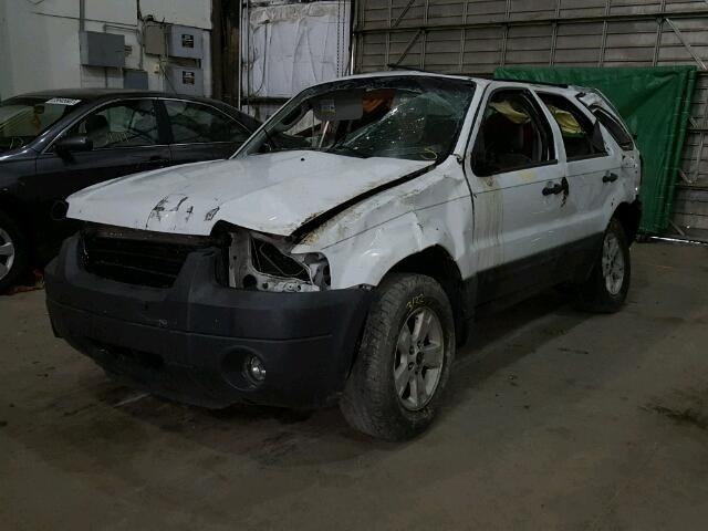 1FMCU03136KA05157 - 2006 FORD ESCAPE XLT WHITE photo 2