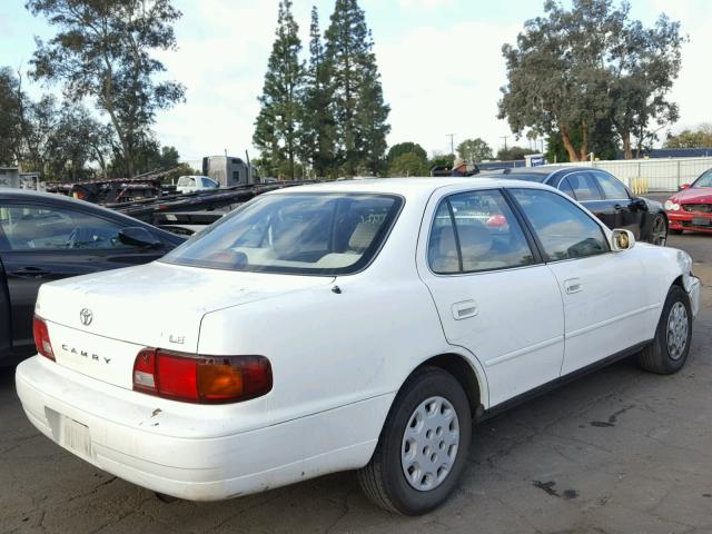 4T1BG12K5TU768462 - 1996 TOYOTA CAMRY DX WHITE photo 4