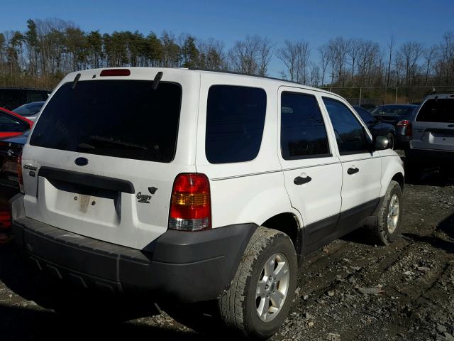 1FMYU93125KB75812 - 2005 FORD ESCAPE XLT WHITE photo 4