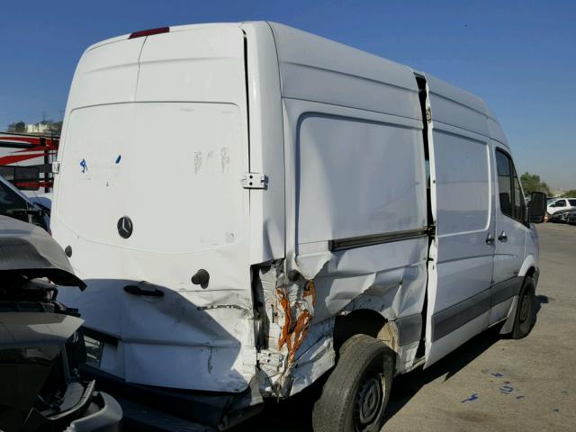 WD3PE7DC0E5854763 - 2014 MERCEDES-BENZ SPRINTER 2 WHITE photo 4