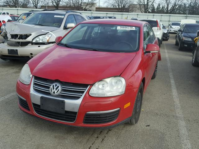 3VWJZ71K78M056722 - 2008 VOLKSWAGEN JETTA S RED photo 2