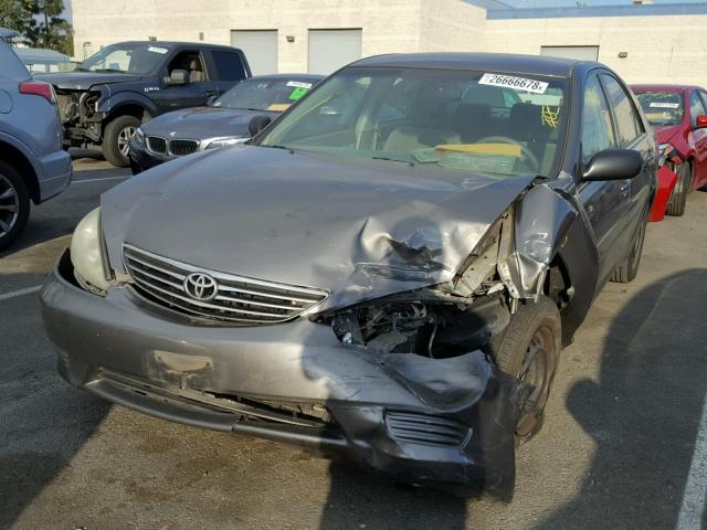 4T1BE32K25U528810 - 2005 TOYOTA CAMRY LE GRAY photo 2