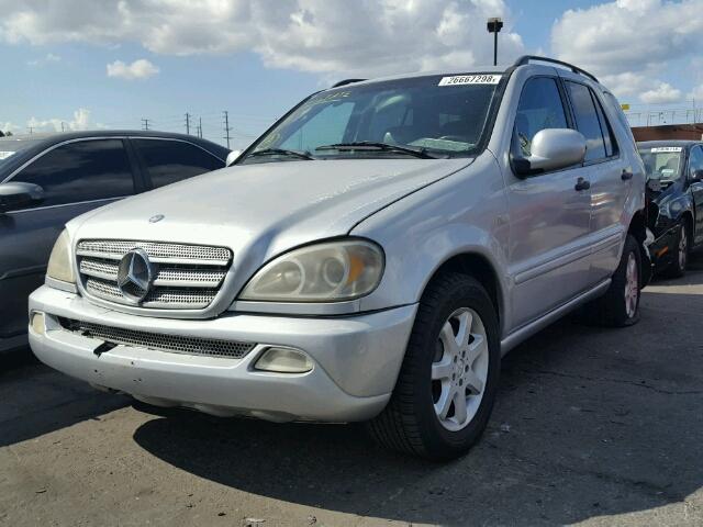 4JGAB72E7YA171281 - 2000 MERCEDES-BENZ ML 430 银色 照片 2