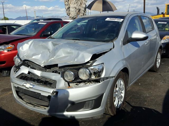 1G1JA6SH4C4115116 - 2012 CHEVROLET SONIC LS Արծաթագույն լուսանկար 2