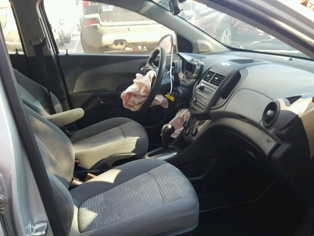 1G1JA6SH4C4115116 - 2012 CHEVROLET SONIC LS Արծաթագույն լուսանկար 5
