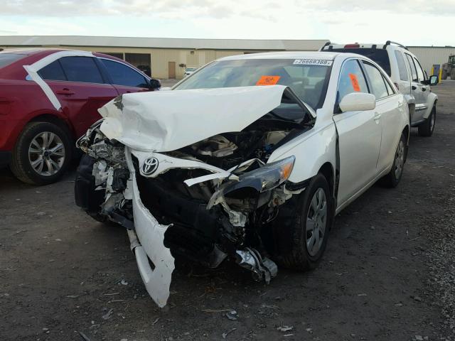 4T1BF3EK8BU692423 - 2011 TOYOTA CAMRY BASE WHITE photo 2