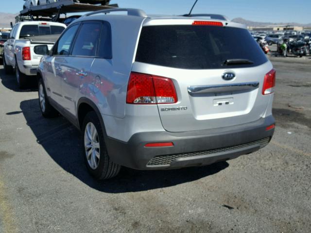 5XYKT4A20BG173943 - 2011 KIA SORENTO BA SILVER photo 3