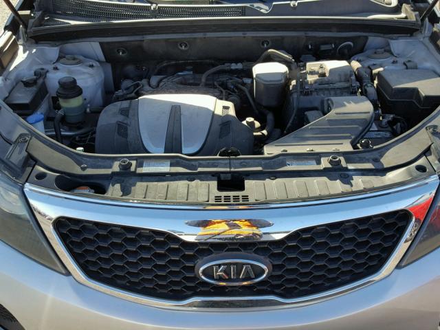 5XYKT4A20BG173943 - 2011 KIA SORENTO BA SILVER photo 7