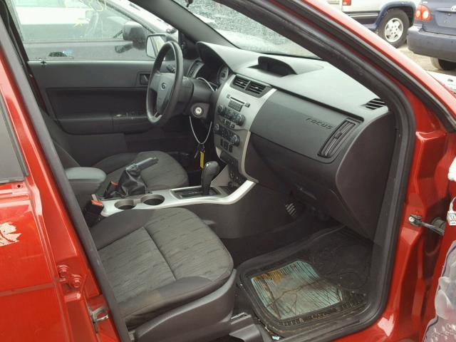 1FAHP3FN3BW198324 - 2011 FORD FOCUS SE RED photo 5