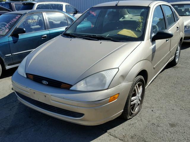 1FAFP34P3YW200657 - 2000 FORD FOCUS SE GOLD photo 2