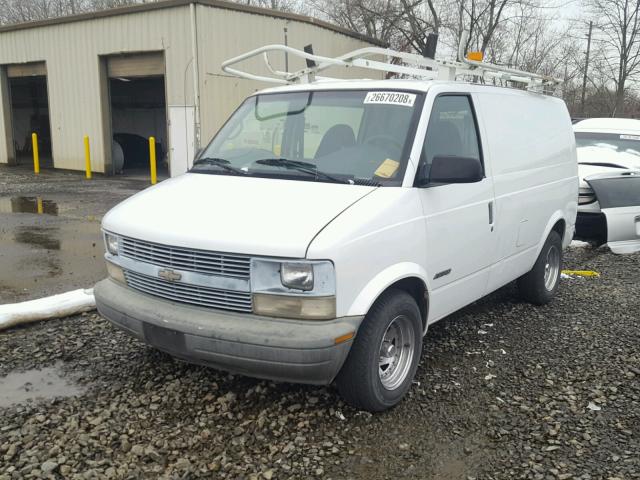 1GCDM19W9YB146027 - 2000 CHEVROLET ASTRO WHITE photo 2