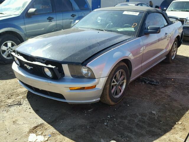 1ZVFT84N055191531 - 2005 FORD MUSTANG SILVER photo 2