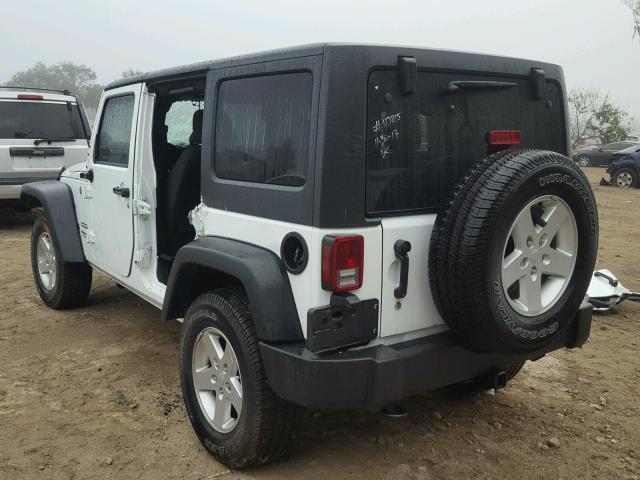 1C4BJWDG0GL329564 - 2016 JEEP WRANGLER U WHITE photo 3