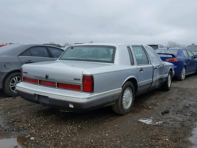 1LNLM82W8VY649342 - 1997 LINCOLN TOWN CAR S SILVER photo 4