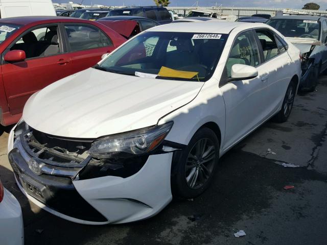 4T1BF1FK6GU184056 - 2016 TOYOTA CAMRY LE WHITE photo 2