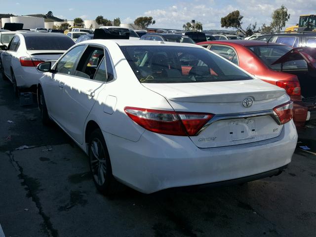 4T1BF1FK6GU184056 - 2016 TOYOTA CAMRY LE WHITE photo 3