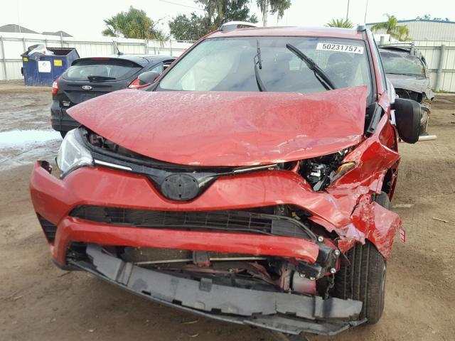 JTMZFREV5GJ079670 - 2016 TOYOTA RAV4 LE RED photo 9