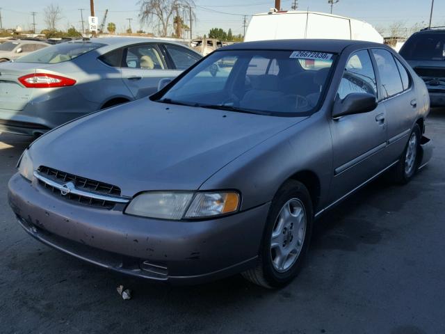 1N4DL01D2WC160999 - 1998 NISSAN ALTIMA XE GRAY photo 2