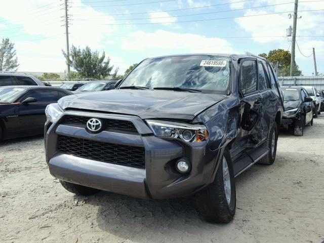 JTEZU5JR0F5093776 - 2015 TOYOTA 4RUNNER SR GRAY photo 2