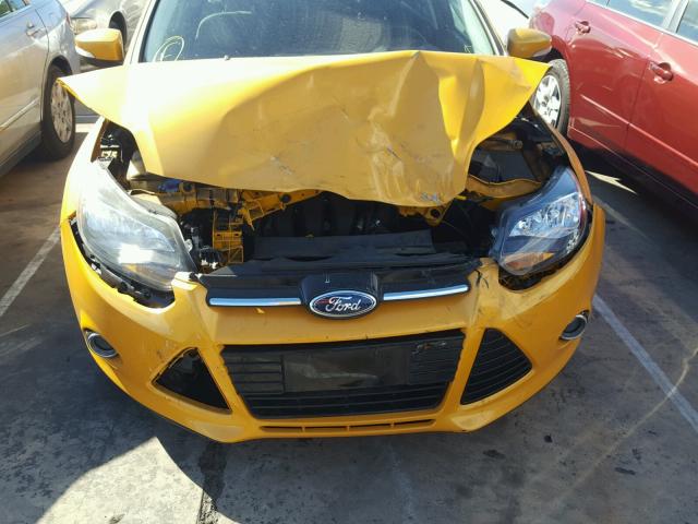 1FAHP3N27CL244070 - 2012 FORD FOCUS TITA YELLOW photo 7