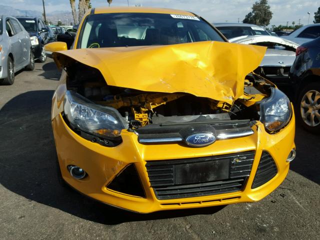 1FAHP3N27CL244070 - 2012 FORD FOCUS TITA YELLOW photo 9