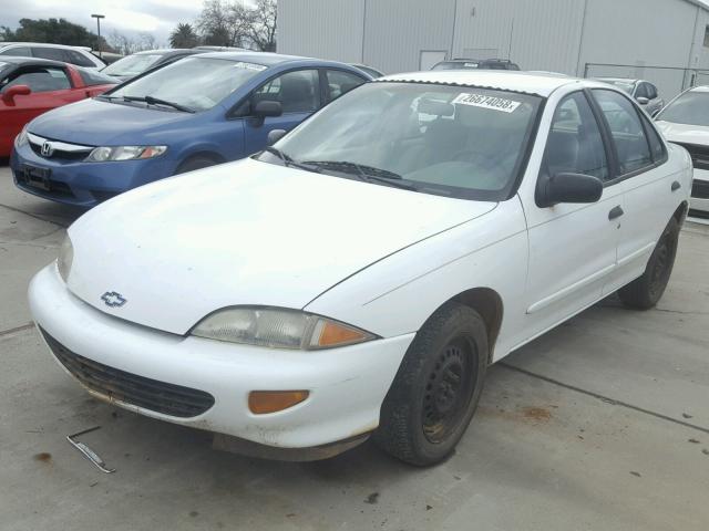 1G1JF5243W7163072 - 1998 CHEVROLET CAVALIER L WHITE photo 2