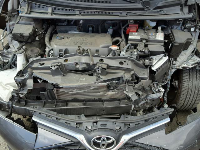 VNKKTUD32HA075971 - 2017 TOYOTA YARIS L CHARCOAL photo 7