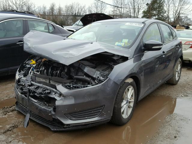 1FADP3K28HL258697 - 2017 FORD FOCUS SE GRAY photo 2