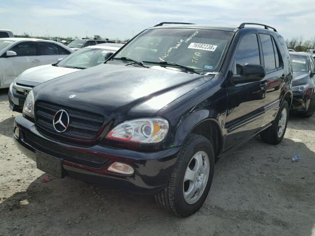 4JGAB54E82A368470 - 2002 MERCEDES-BENZ ML 320 BLUE photo 2