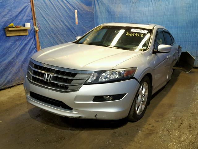 5J6TF2H59AL016196 - 2010 HONDA ACCORD CRO SILVER photo 2