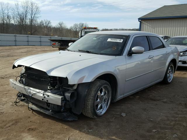 2C3KA63H27H764419 - 2007 CHRYSLER 300C GRAY photo 2