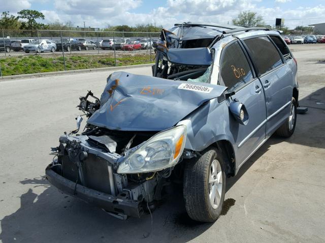 5TDZA22C64S157204 - 2004 TOYOTA SIENNA XLE BLUE photo 2