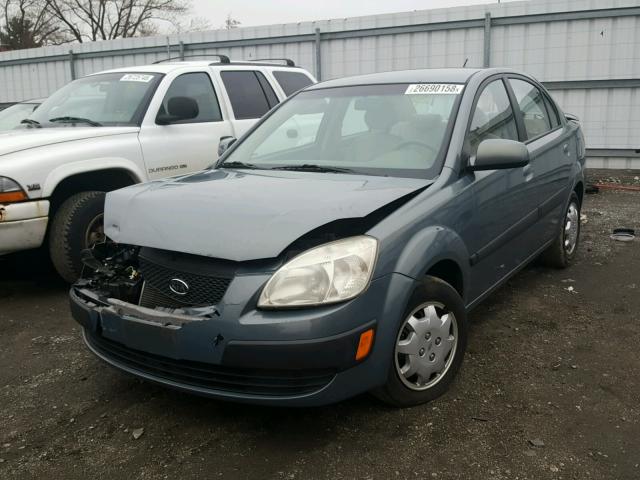 KNADE123276225511 - 2007 KIA RIO BASE GRAY photo 2