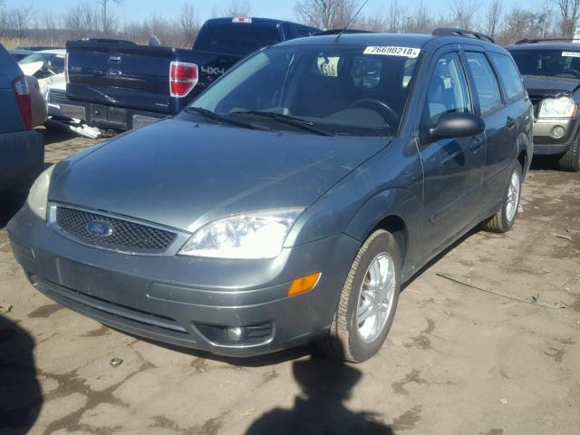 1FAFP36N05W103312 - 2005 FORD FOCUS ZXW GREEN photo 2